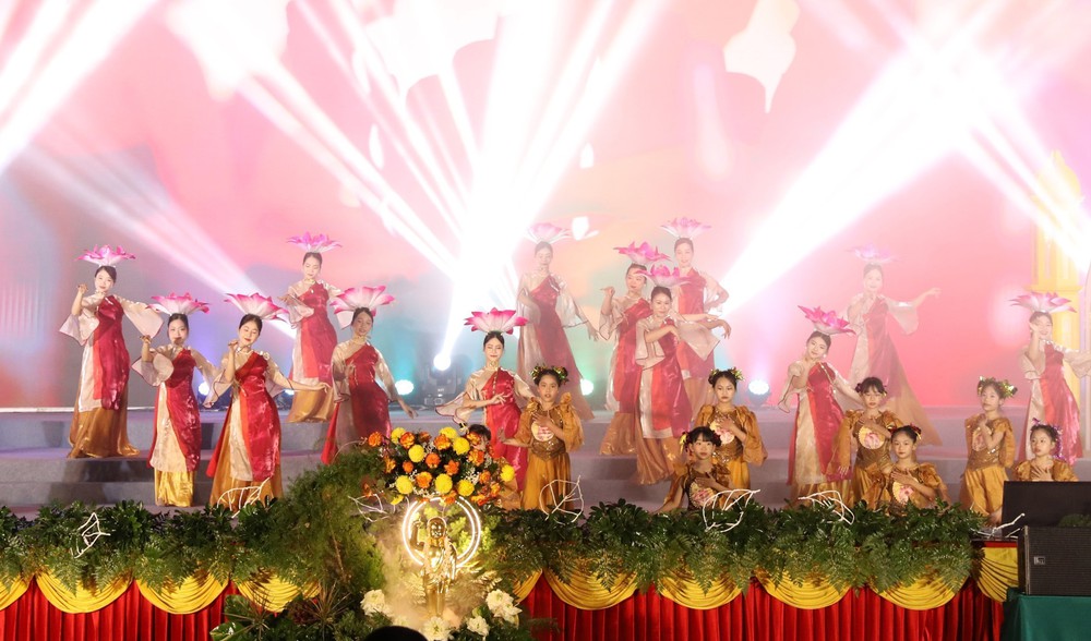 Đại lễ Phật đản tại chùa Bái Đính: Lan tỏa tuệ giác – Kết nối nhân sinh - Ảnh 7. Đại lễ Phật đản tại chùa Bái Đính: Lan tỏa tuệ giác – Kết nối nhân sinh - Ảnh 7.