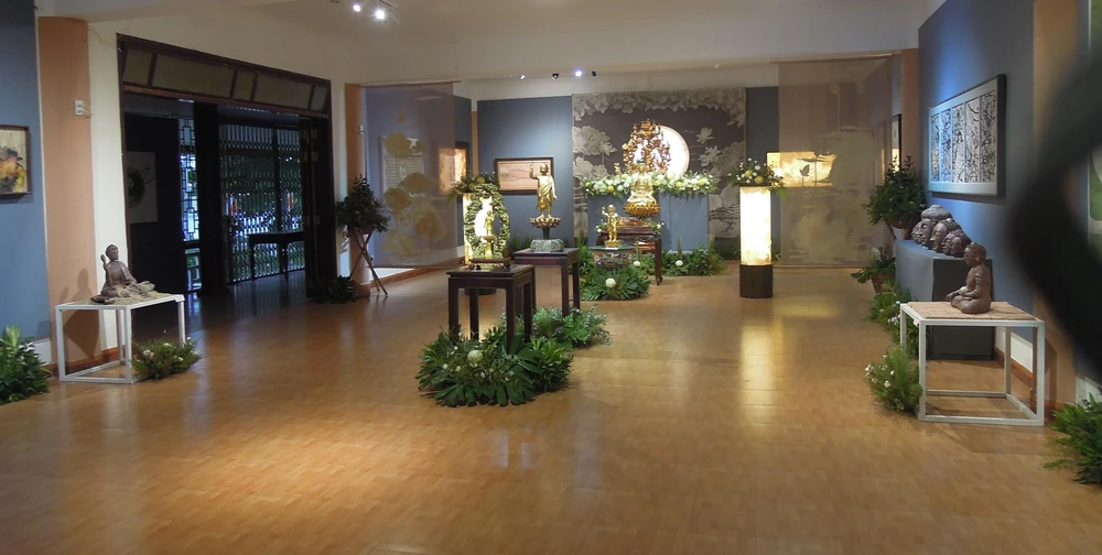 Mỹ thuật Phật giáo Huế - di sản sống trong dòng chảy văn hóa xứ Cố đô - Ảnh 7. Mỹ thuật Phật giáo Huế - di sản sống trong dòng chảy văn hóa xứ Cố đô - Ảnh 7.
