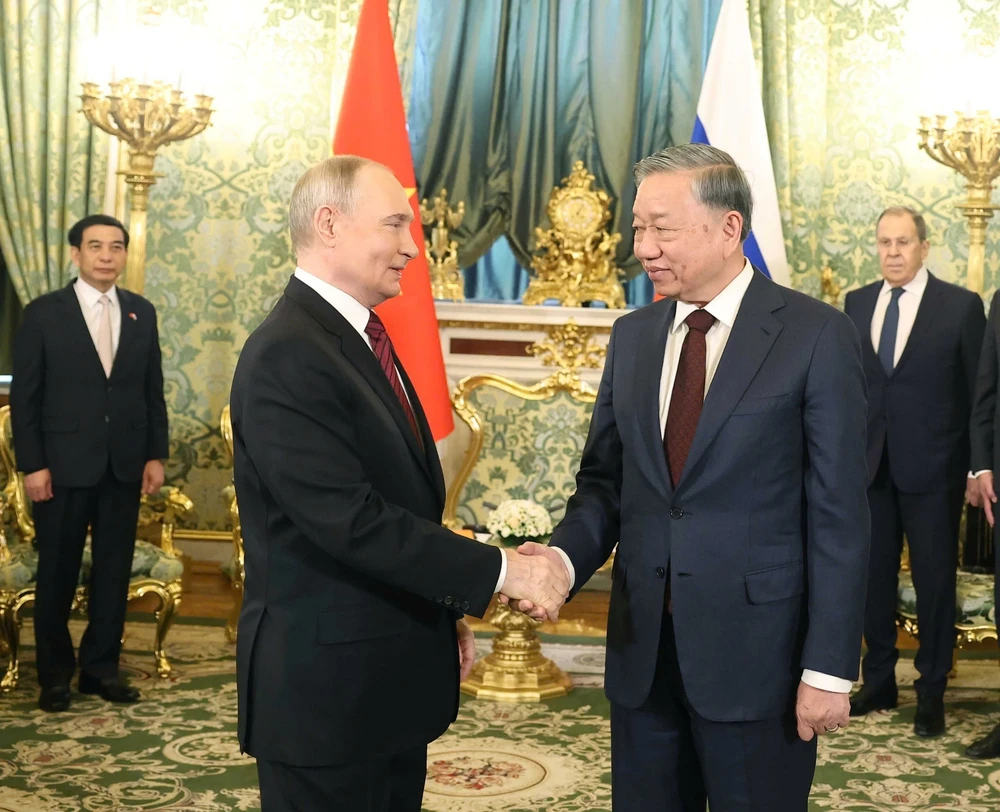 Tổng Bí thư Tô Lâm hội đàm hẹp với Tổng thống Nga Vladimir Putin - Ảnh 1.