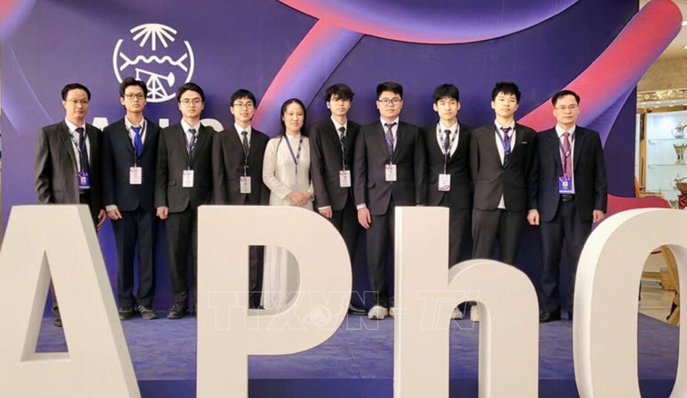 Học sinh Việt Nam đạt thành tích vượt trội tại Olympic Vật lý Châu Á (APhO) 2025 - Ảnh 1. Học sinh Việt Nam đạt thành tích vượt trội tại Olympic Vật lý Châu Á (APhO) 2025 - Ảnh 1.