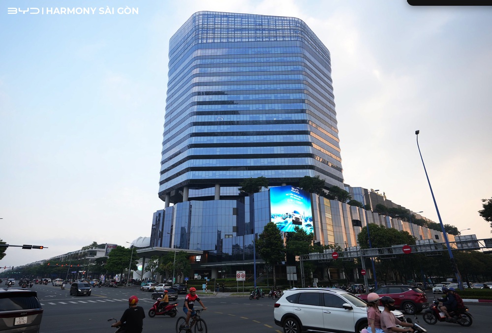 BYD Harmony Sài Gòn mang đến không gian trải nghiệm đẳng cấp các dòng xe BYD tại Thiso Mall Sala - Ảnh 4. BYD Harmony Sài Gòn mang đến không gian trải nghiệm đẳng cấp các dòng xe BYD tại Thiso Mall Sala - Ảnh 4.