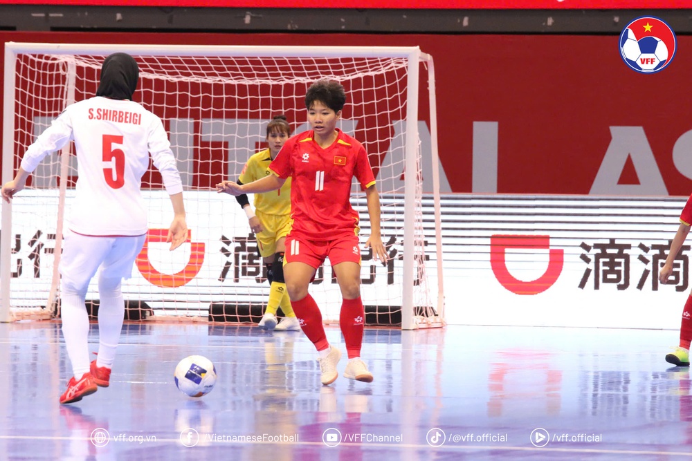 Lượt cuối bảng B VCK futsal nữ châu Á 2025, Việt Nam 0-0 Iran: Futsal nữ Việt Nam gặp Nhật Bản ở tứ kết - Ảnh 1.