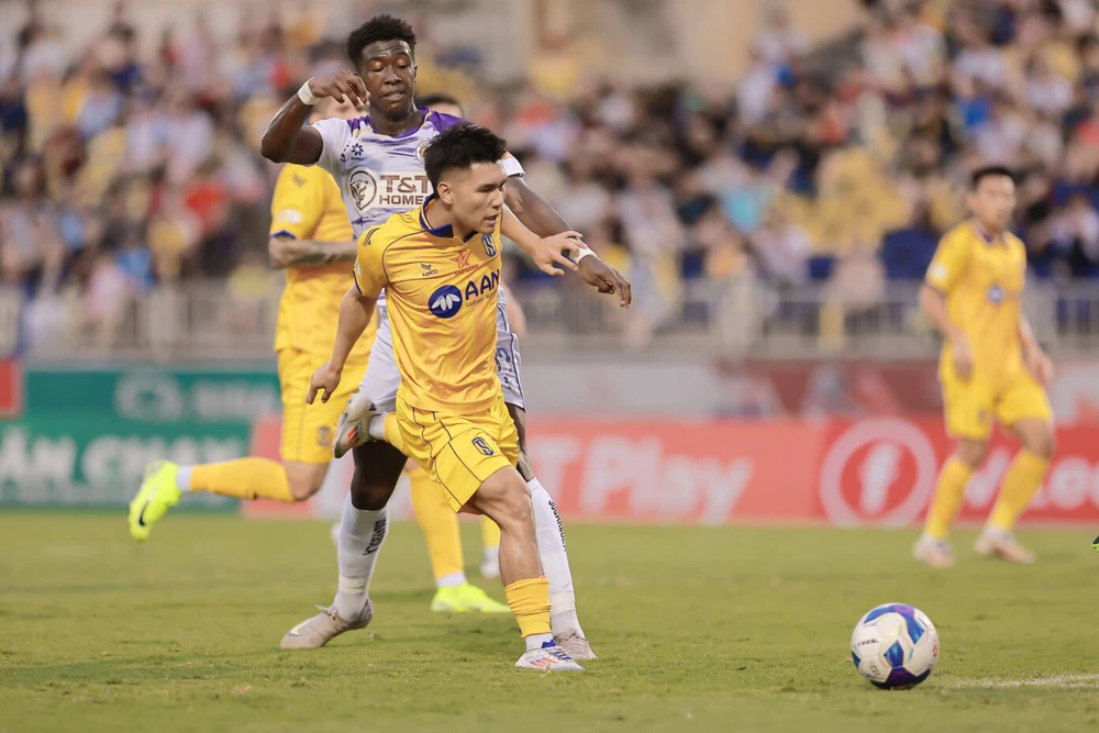 Cuộc đua trụ hạng V-League: Cần thêm ‘quyền trợ giúp’ - Ảnh 1. Cuộc đua trụ hạng V-League: Cần thêm ‘quyền trợ giúp’ - Ảnh 1.