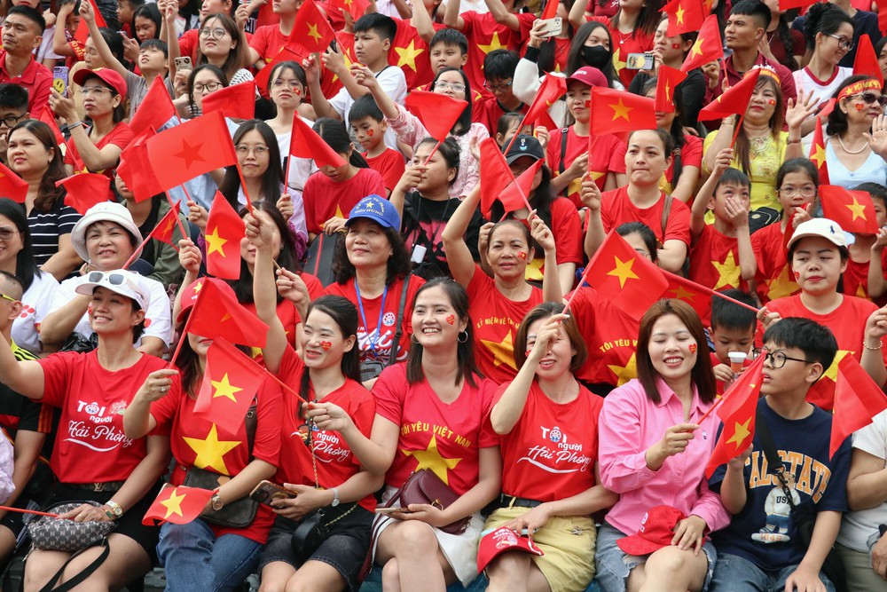 Hải Phòng tổ chức duyệt đội ngũ và diễu hành quần chúng kỷ niệm 70 năm ngày giải phóng - Ảnh 3. Hải Phòng tổ chức duyệt đội ngũ và diễu hành quần chúng kỷ niệm 70 năm ngày giải phóng - Ảnh 3.