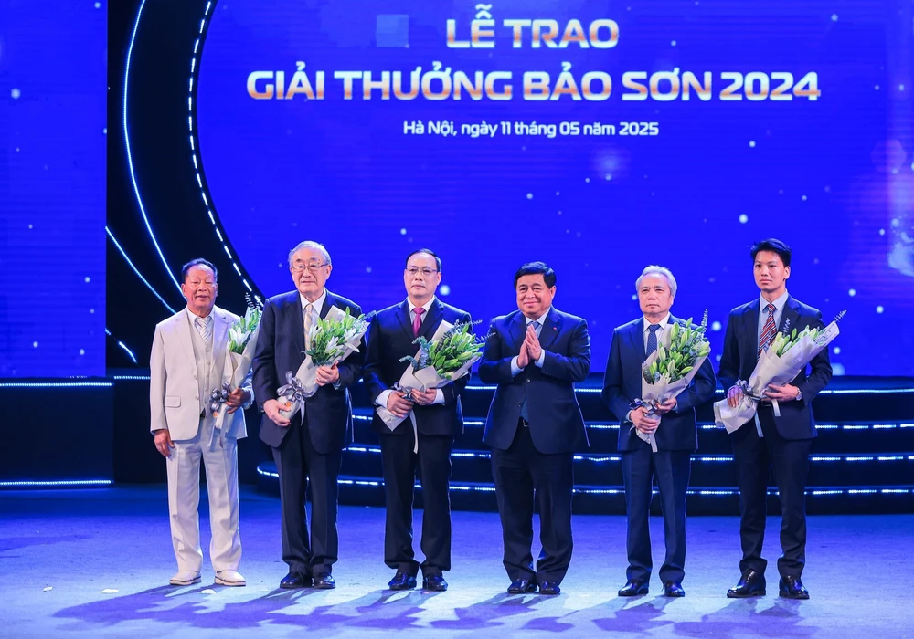 Lễ trao Giải thưởng Bảo Sơn 2024 - Ảnh 6. Lễ trao Giải thưởng Bảo Sơn 2024 - Ảnh 6.