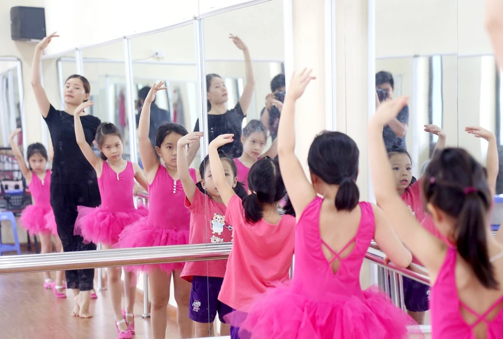 Công điện của Thủ tướng về tổ chức Kỳ thi tốt nghiệp trung học phổ thông, biên chế giáo viên và nghỉ hè cho học sinh - Ảnh 3.