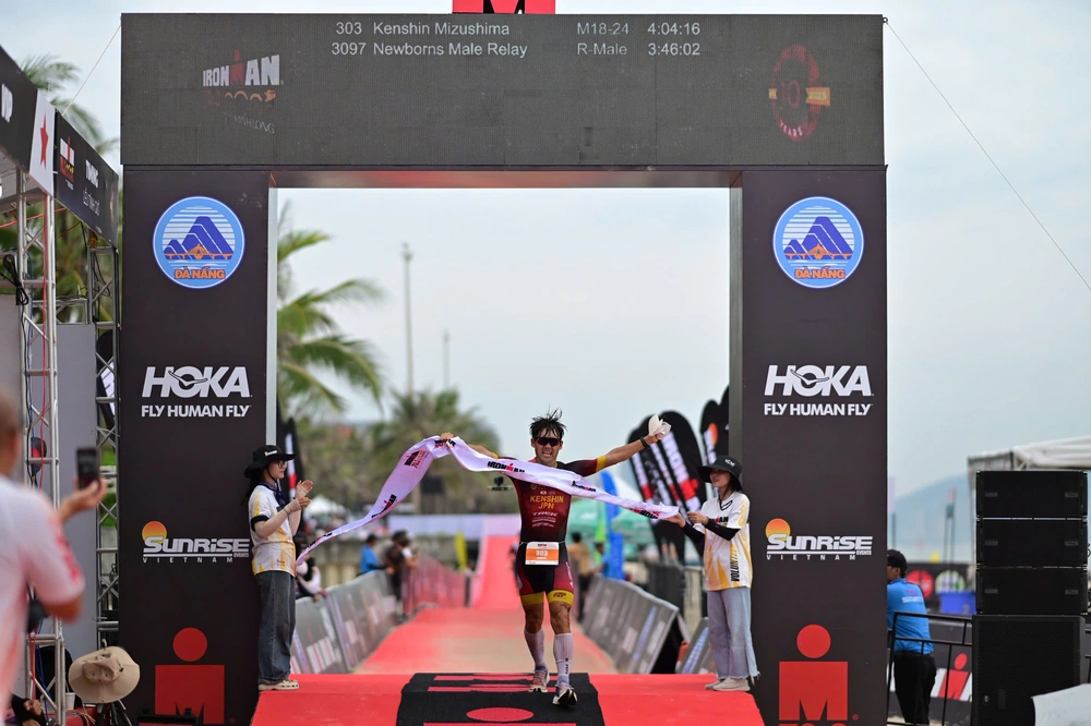 IRONMAN 70.3 Đà Nẵng 2025: Cột mốc 10 năm và những thành tích bứt phá - Ảnh 1.