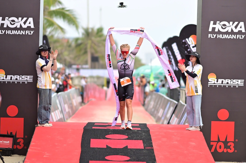 IRONMAN 70.3 Đà Nẵng 2025: Cột mốc 10 năm và những thành tích bứt phá - Ảnh 2.