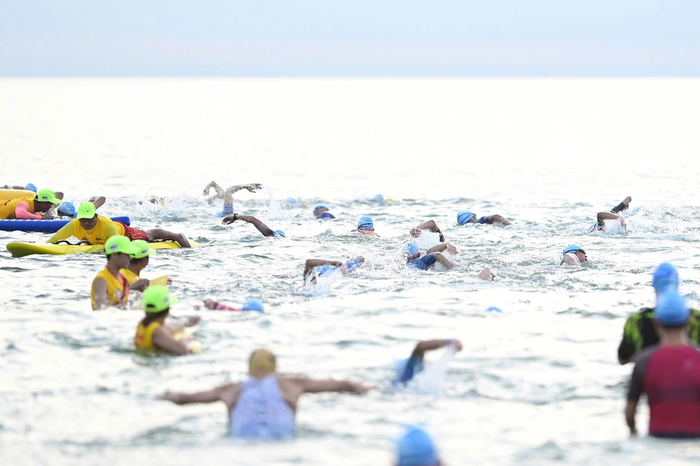 IRONMAN 70.3 Đà Nẵng 2025: Cột mốc 10 năm và những thành tích bứt phá - Ảnh 4.