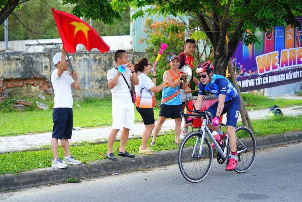 IRONMAN 70.3 Đà Nẵng 2025: Cột mốc 10 năm và những thành tích bứt phá - Ảnh 6.