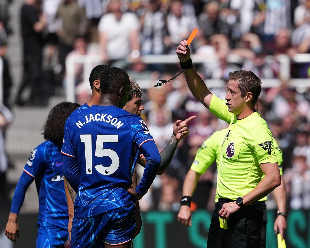 Chelsea: Cú cùi chỏ trị giá 100 triệu bảng - Ảnh 1.