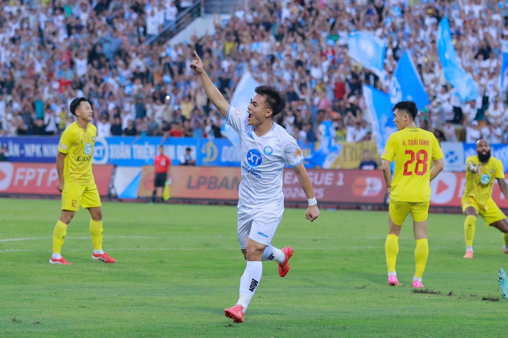 Dàn nội binh đưa Nam Định lên đỉnh V-League - Ảnh 1. Dàn nội binh đưa Nam Định lên đỉnh V-League - Ảnh 1.