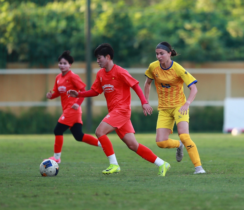 Tin nóng bóng đá Việt hôm nay 13/5: Đội tuyển nữ Việt Nam hòa TP.HCM 0-0; Hoàng Đức đến Anh xem Manchester City thi đấu với Bournemouth - Ảnh 1.