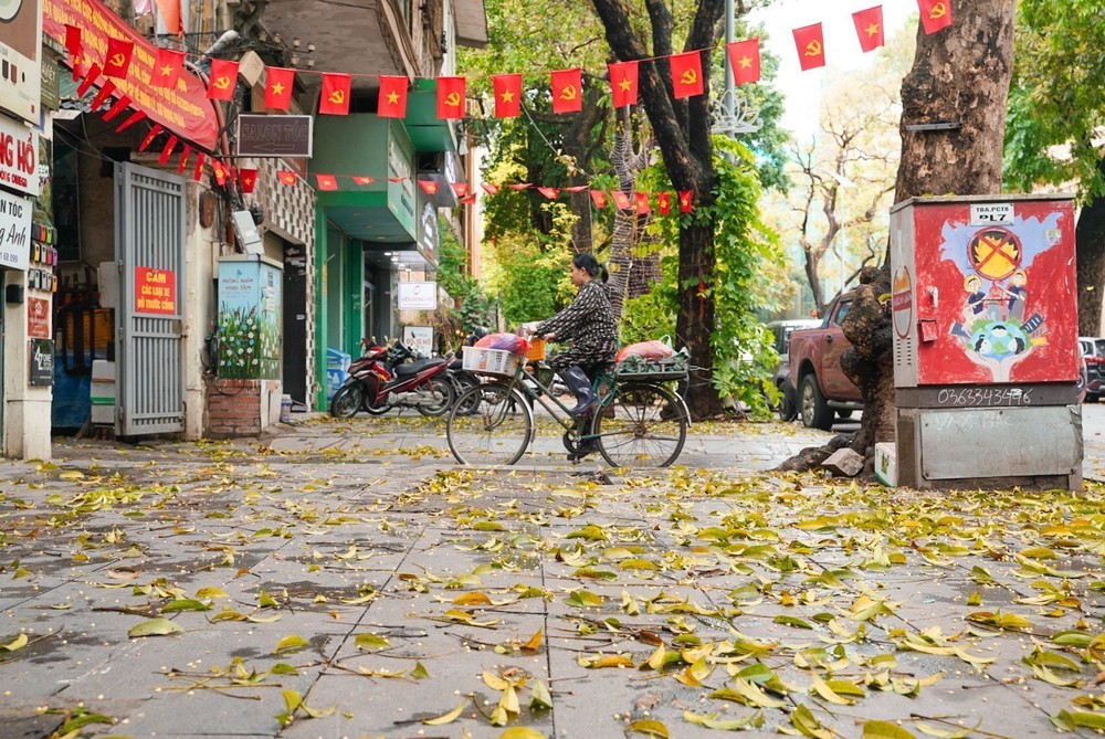 Có một Hà Nội đẹp dịu dàng mùa lá rụng - Ảnh 2. Có một Hà Nội đẹp dịu dàng mùa lá rụng - Ảnh 2.