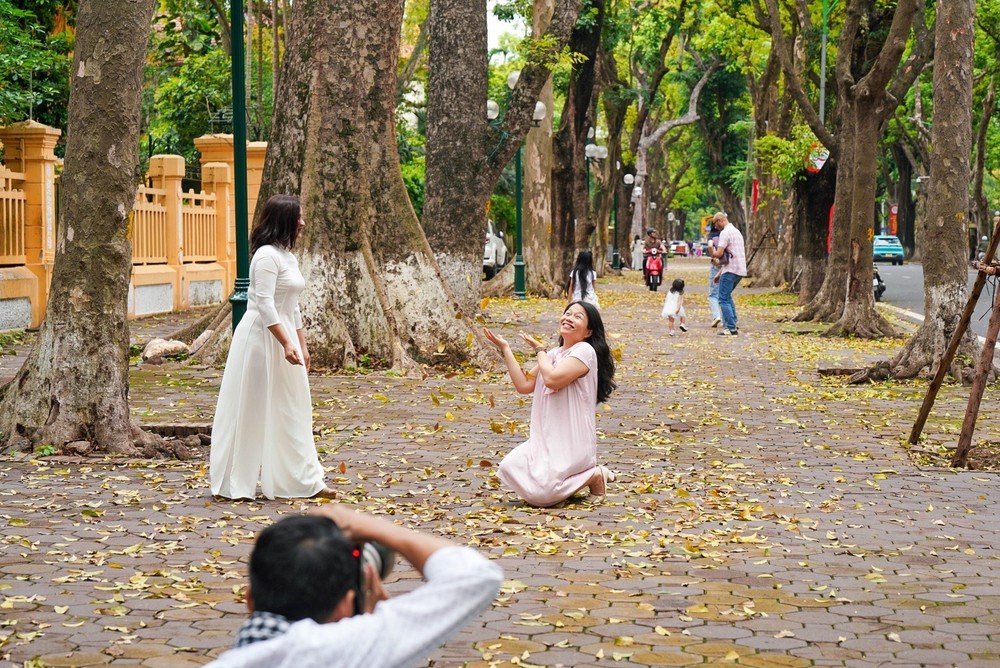 Có một Hà Nội đẹp dịu dàng mùa lá rụng - Ảnh 12. Có một Hà Nội đẹp dịu dàng mùa lá rụng - Ảnh 12.