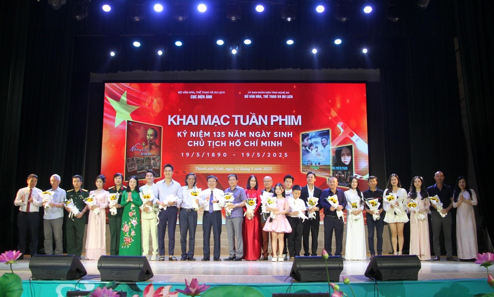 Khai mạc Tuần phim kỷ niệm 135 năm Ngày sinh Chủ tịch Hồ Chí Minh - Ảnh 2. Khai mạc Tuần phim kỷ niệm 135 năm Ngày sinh Chủ tịch Hồ Chí Minh - Ảnh 2.
