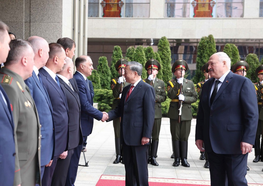 Lễ đón Tổng Bí thư Tô Lâm thăm cấp Nhà nước Cộng hòa Belarus - Ảnh 8. Lễ đón Tổng Bí thư Tô Lâm thăm cấp Nhà nước Cộng hòa Belarus - Ảnh 8.