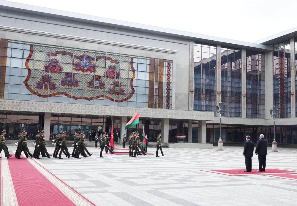 Lễ đón Tổng Bí thư Tô Lâm thăm cấp Nhà nước Cộng hòa Belarus - Ảnh 11. Lễ đón Tổng Bí thư Tô Lâm thăm cấp Nhà nước Cộng hòa Belarus - Ảnh 11.