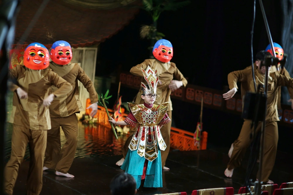 Xệ Xệ ra mắt MV “Thánh Gióng”: Kết hợp rap và múa rối nước - Ảnh 1. Xệ Xệ ra mắt MV “Thánh Gióng”: Kết hợp rap và múa rối nước - Ảnh 1.