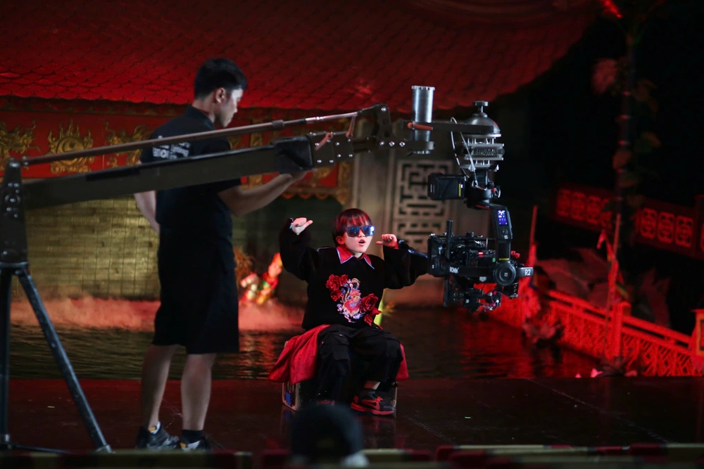 Xệ Xệ ra mắt MV “Thánh Gióng”: Kết hợp rap và múa rối nước - Ảnh 3. Xệ Xệ ra mắt MV “Thánh Gióng”: Kết hợp rap và múa rối nước - Ảnh 3.