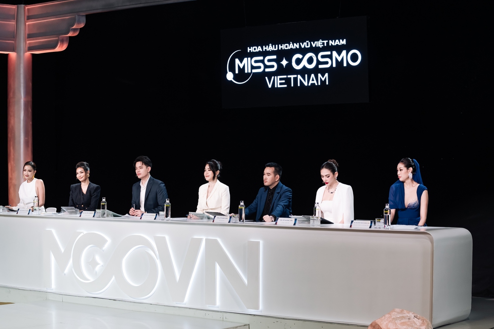 Hoa hậu Khánh Vân hỏi xoáy thí sinh ngay tập 1 Cosmo Camp - Ảnh 1.