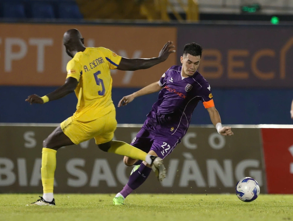 BLV Vũ Quang Huy: “V-League nóng cả chuyên môn cùng chuyện bên lề” - Ảnh 1.