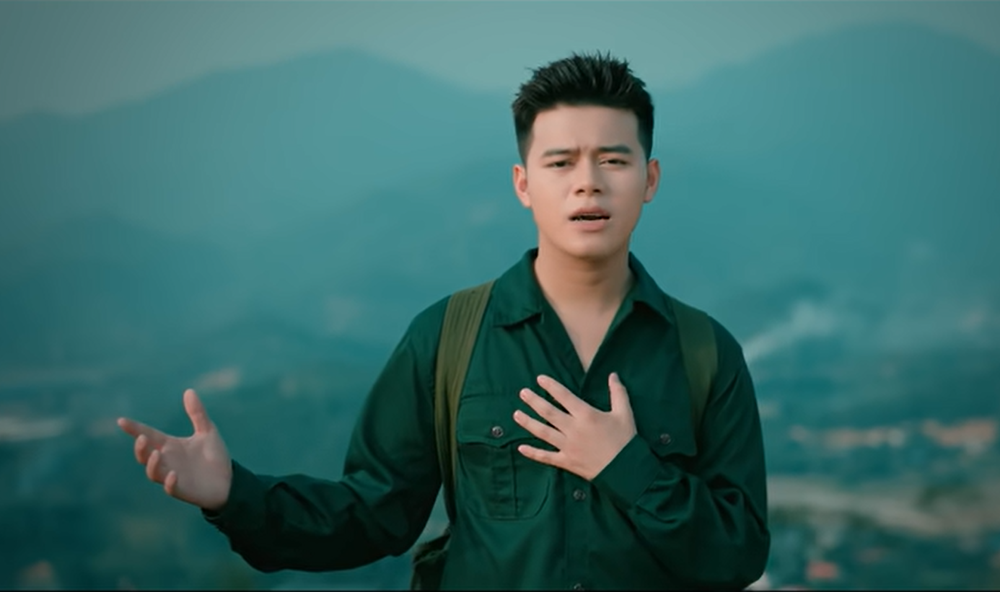 &quot;Ngoài tình yêu em, anh còn tình yêu nước&quot; - Ảnh 1.