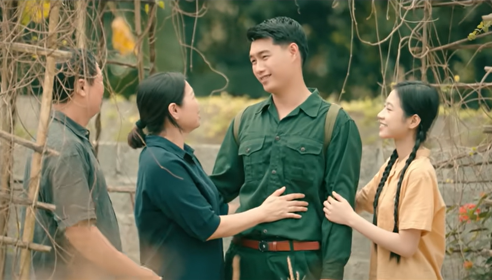 &quot;Ngoài tình yêu em, anh còn tình yêu nước&quot; - Ảnh 4.