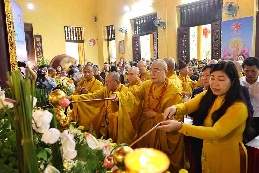 Hà Nội: Phân luồng giao thông phục vụ Đại lễ Phật đản Vesak 2025 - Ảnh 2. Hà Nội: Phân luồng giao thông phục vụ Đại lễ Phật đản Vesak 2025 - Ảnh 2.