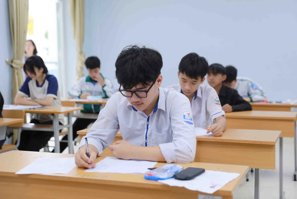 Hà Nội công bố tỷ lệ đăng ký dự tuyển lớp 10 công lập năm học 2025-2026 - Ảnh 1. Hà Nội công bố tỷ lệ đăng ký dự tuyển lớp 10 công lập năm học 2025-2026 - Ảnh 1.
