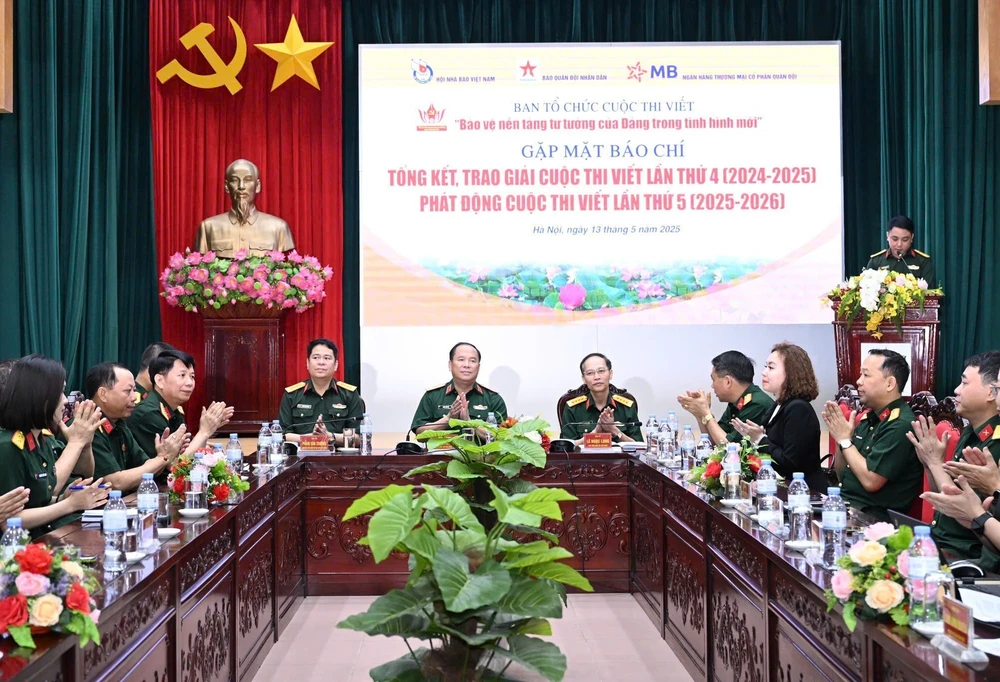 30 tác phẩm xuất sắc đoạt giải Cuộc thi viết quy mô toàn quốc về bảo vệ nền tảng tư tưởng của Đảng - Ảnh 2.