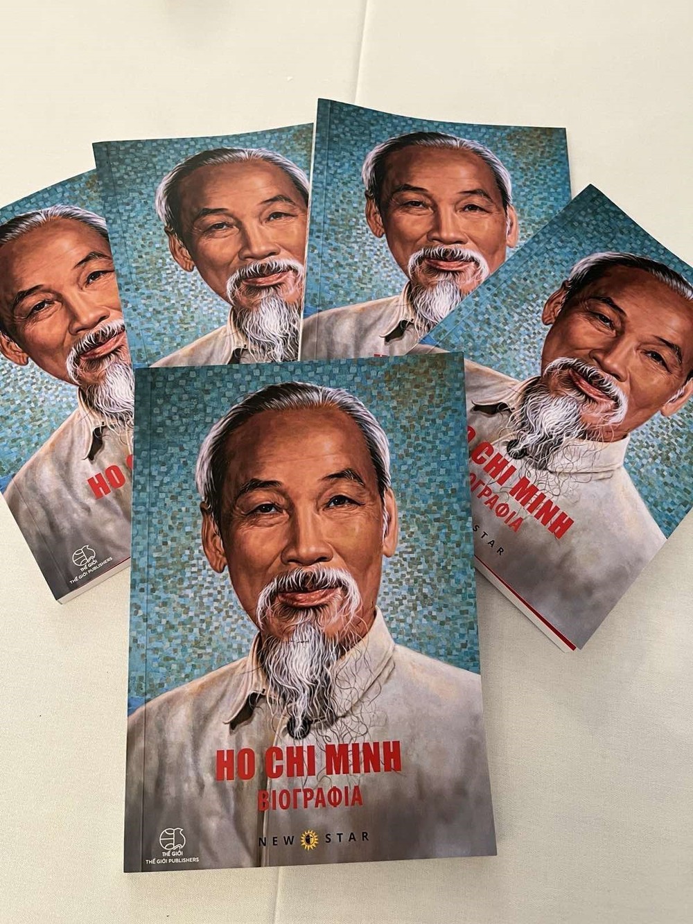 Kỷ niệm 135 năm ngày sinh Chủ tịch Hồ Chí Minh: Ra mắt cuốn sách về Người bằng tiếng Hy Lạp - Ảnh 2. Kỷ niệm 135 năm ngày sinh Chủ tịch Hồ Chí Minh: Ra mắt cuốn sách về Người bằng tiếng Hy Lạp - Ảnh 2.