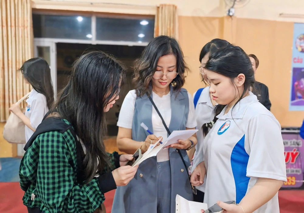Nhà văn Nguyễn Thị Việt Hà: &quot;Rét ngọt&quot; là tất cả tuổi thơ tôi - Ảnh 3.