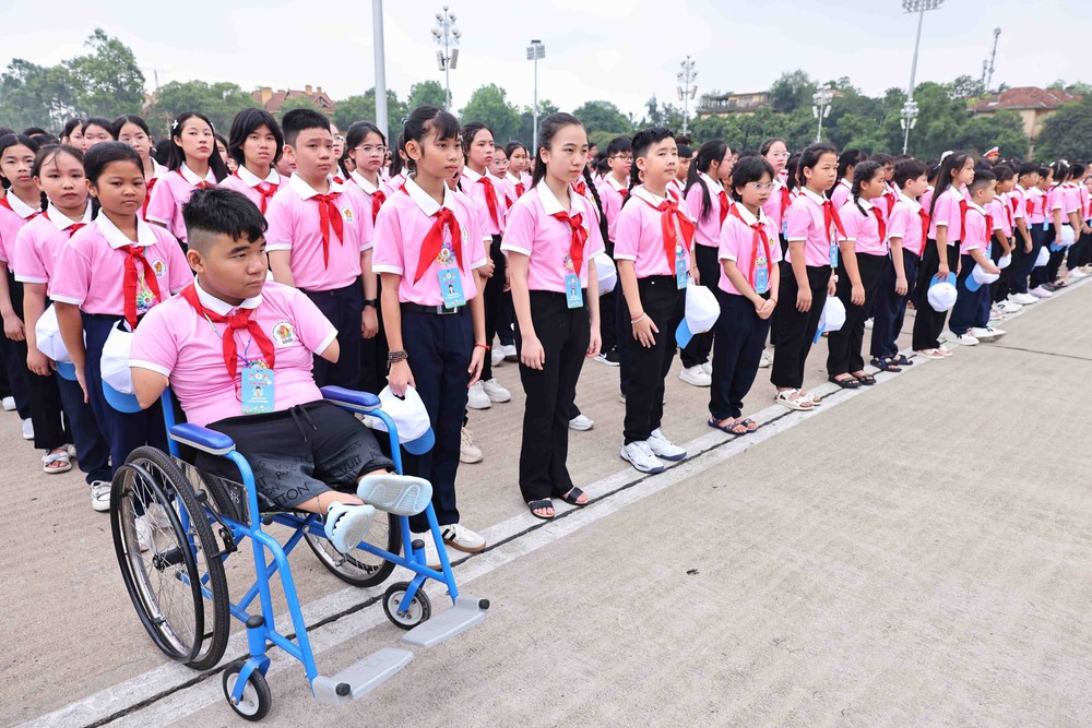 Đại biểu Đại hội Cháu ngoan Bác Hồ báo công và vào Lăng viếng Chủ tịch Hồ Chí Minh - Ảnh 5.
