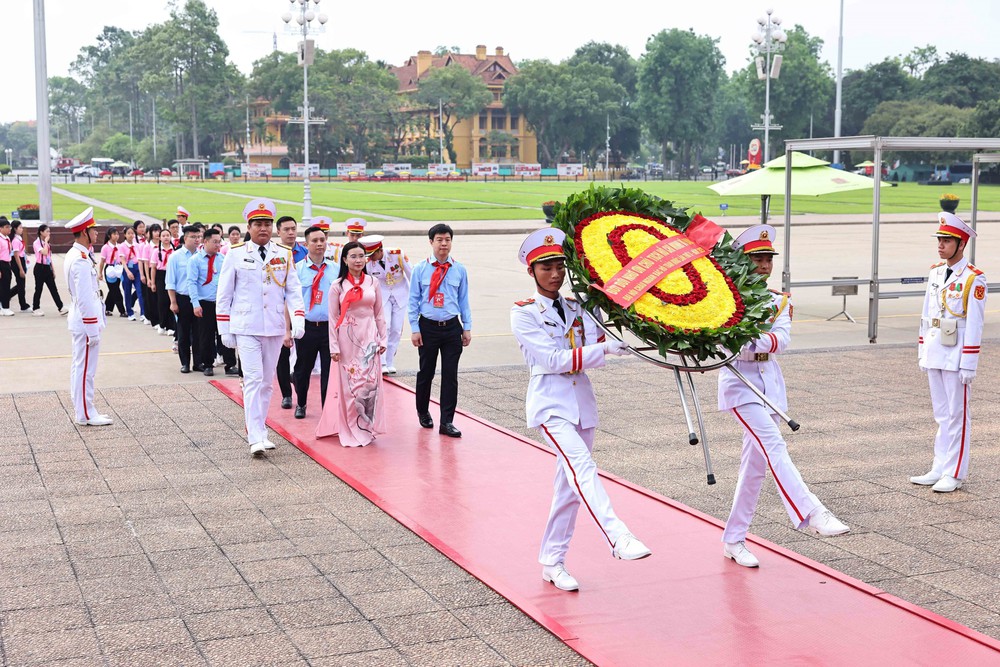 Đại biểu Đại hội Cháu ngoan Bác Hồ báo công và vào Lăng viếng Chủ tịch Hồ Chí Minh - Ảnh 4.