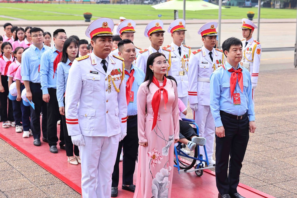 Đại biểu Đại hội Cháu ngoan Bác Hồ báo công và vào Lăng viếng Chủ tịch Hồ Chí Minh - Ảnh 2.