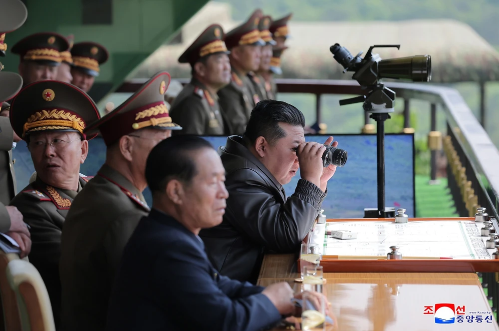 Nhà lãnh đạo Triều Tiên Kim Jong Un thị sát tập trận tác chiến đặc biệt - Ảnh 2.