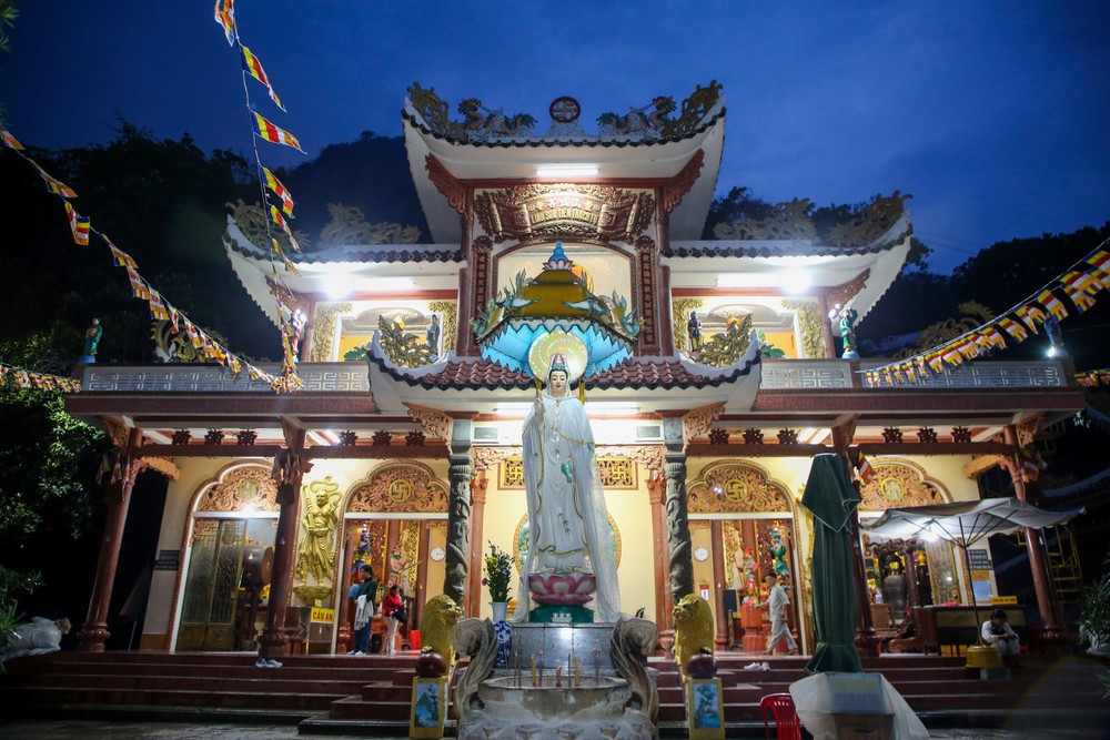 Núi Bà Đen, điểm đến du lịch tâm linh bật nhất Đông Nam Bộ - Ảnh 9. Núi Bà Đen, điểm đến du lịch tâm linh bật nhất Đông Nam Bộ - Ảnh 9.