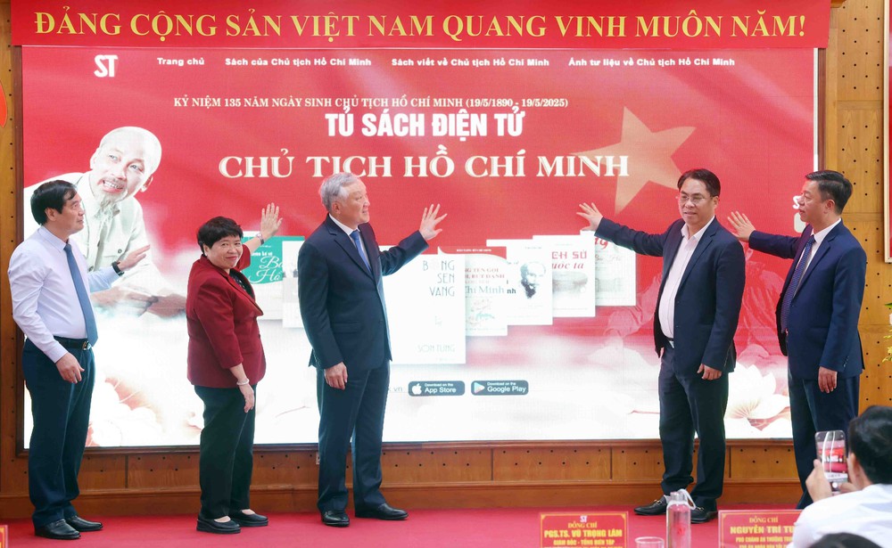 Phó Thủ tướng Thường trực Chính phủ Nguyễn Hòa Bình dự Lễ ra mắt Tủ sách điện tử Chủ tịch Hồ Chí Minh - Ảnh 1.