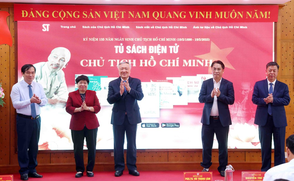 Phó Thủ tướng Thường trực Chính phủ Nguyễn Hòa Bình dự Lễ ra mắt Tủ sách điện tử Chủ tịch Hồ Chí Minh - Ảnh 2.