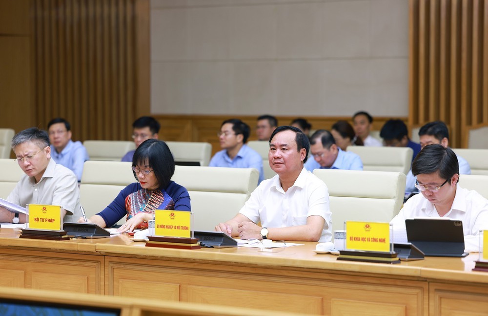 Thủ tướng Phạm Minh Chính: Mở đợt cao điểm tấn công truy quét buôn lậu, gian lận thương mại - Ảnh 2.