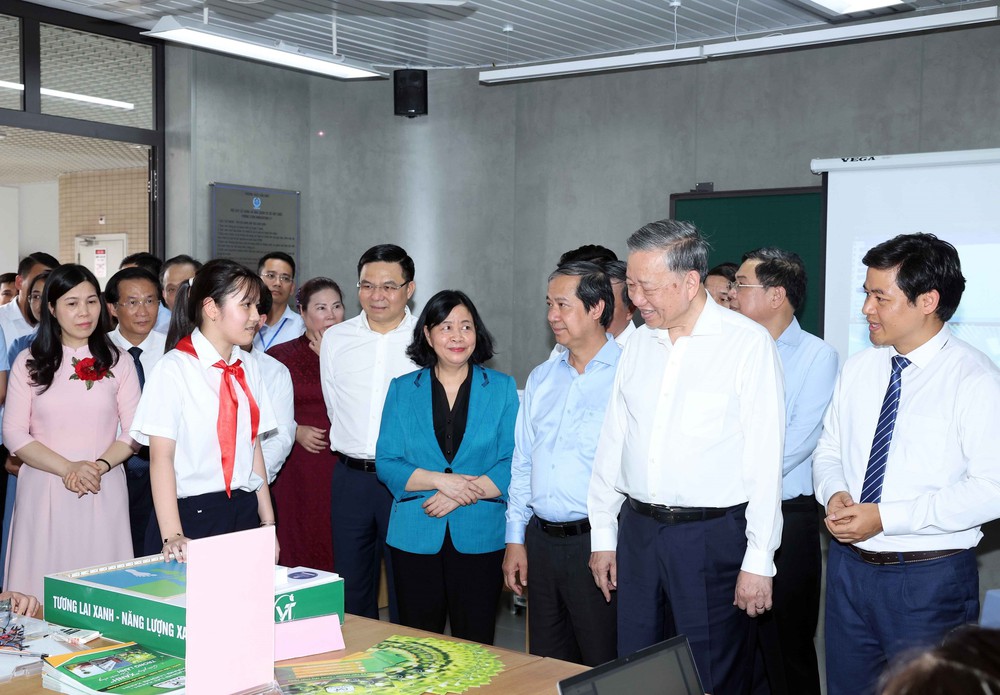 Tổng Bí thư Tô Lâm: Thúc đẩy chuyển đổi số trong trường học, không để học sinh nào bị bỏ lại phía sau - Ảnh 8.