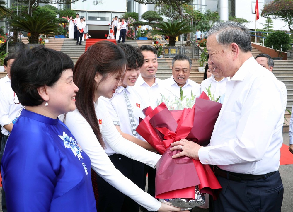 Tổng Bí thư Tô Lâm: Thúc đẩy chuyển đổi số trong trường học, không để học sinh nào bị bỏ lại phía sau - Ảnh 5.