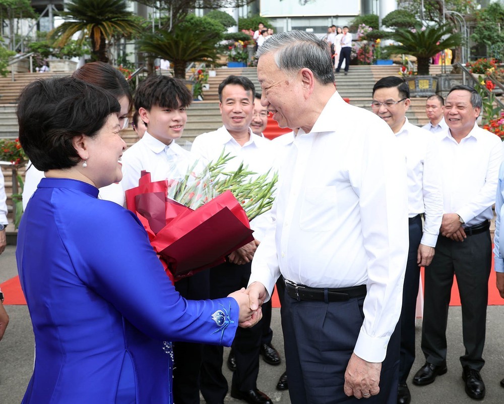 Tổng Bí thư Tô Lâm: Thúc đẩy chuyển đổi số trong trường học, không để học sinh nào bị bỏ lại phía sau - Ảnh 4.
