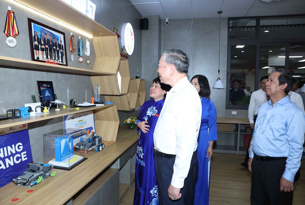 Tổng Bí thư Tô Lâm: Thúc đẩy chuyển đổi số trong trường học, không để học sinh nào bị bỏ lại phía sau - Ảnh 10.