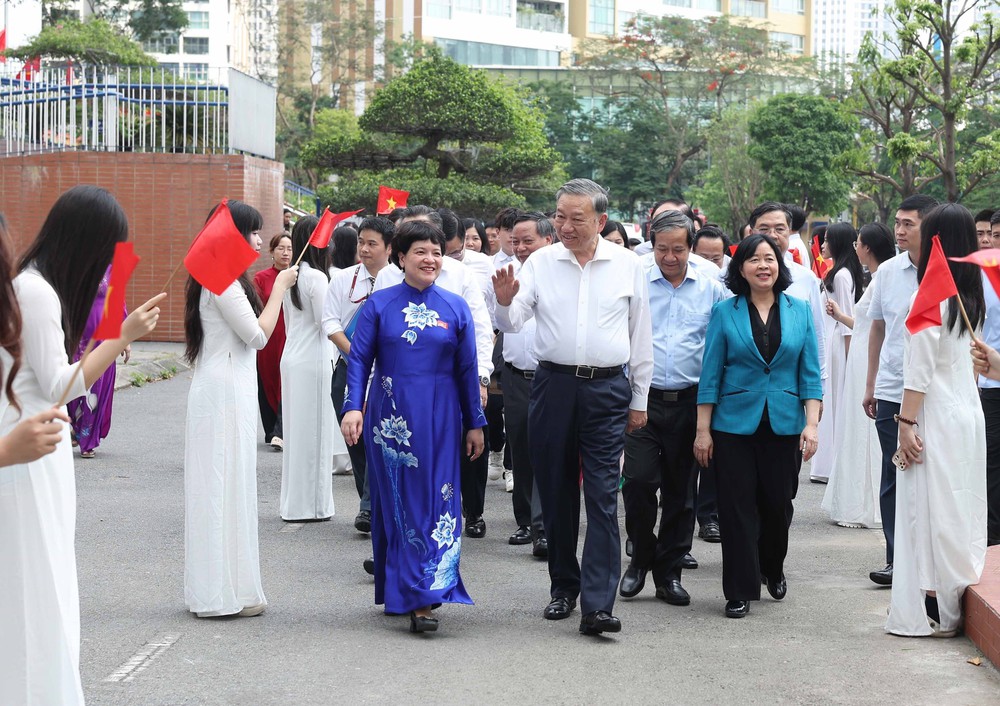Tổng Bí thư Tô Lâm: Thúc đẩy chuyển đổi số trong trường học, không để học sinh nào bị bỏ lại phía sau - Ảnh 4.