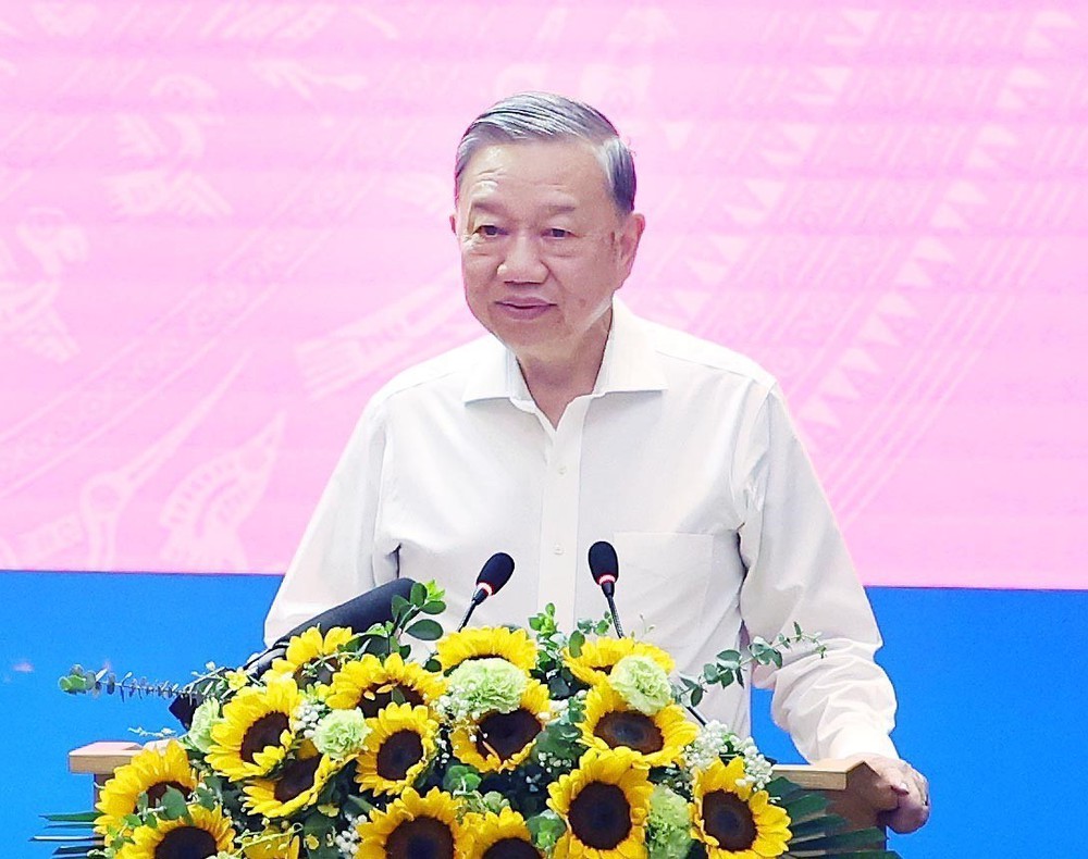 Tổng Bí thư Tô Lâm: Thúc đẩy chuyển đổi số trong trường học, không để học sinh nào bị bỏ lại phía sau - Ảnh 1.