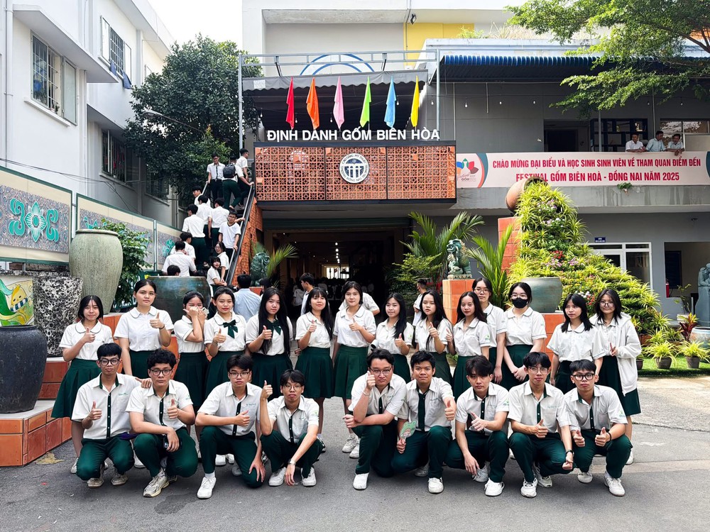Đưa gốm cổ vào học đường: Gieo mầm di sản văn hóa cho thế hệ Z - Ảnh 1. Đưa gốm cổ vào học đường: Gieo mầm di sản văn hóa cho thế hệ Z - Ảnh 1.