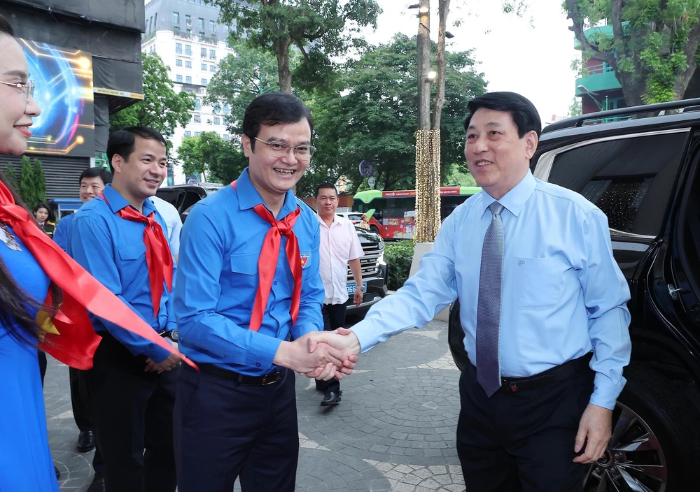 Chủ tịch nước Lương Cường dự Lễ tuyên dương Cháu ngoan Bác Hồ toàn quốc lần thứ X, năm 2025 - Ảnh 3. Chủ tịch nước Lương Cường dự Lễ tuyên dương Cháu ngoan Bác Hồ toàn quốc lần thứ X, năm 2025 - Ảnh 3.