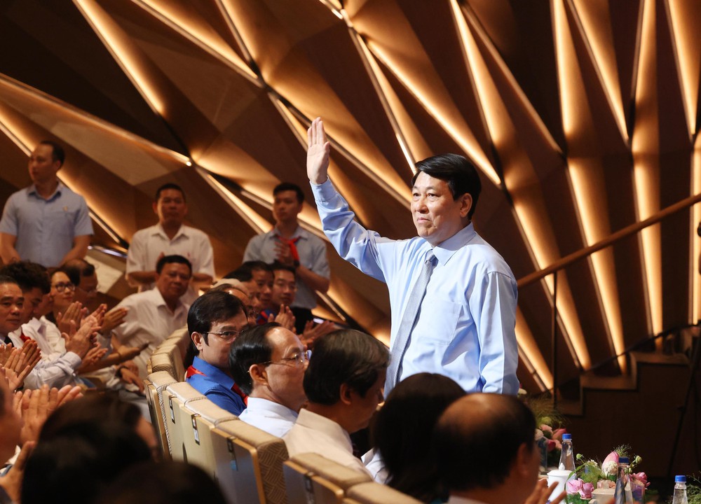Chủ tịch nước Lương Cường dự Lễ tuyên dương Cháu ngoan Bác Hồ toàn quốc lần thứ X, năm 2025 - Ảnh 1. Chủ tịch nước Lương Cường dự Lễ tuyên dương Cháu ngoan Bác Hồ toàn quốc lần thứ X, năm 2025 - Ảnh 1.